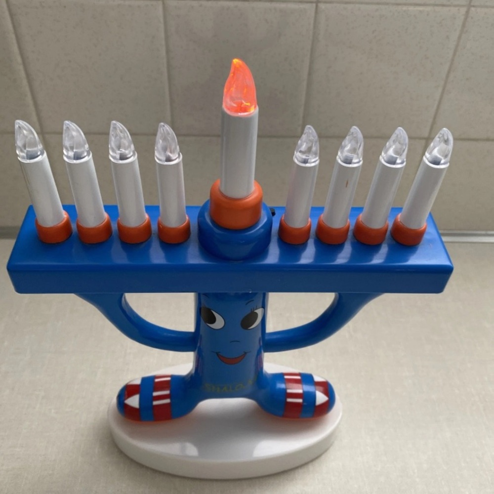 VTG Hanukkah Kids  Toy Manny The Electronic Menorah That Plays Ma-Oz-Tzur Works